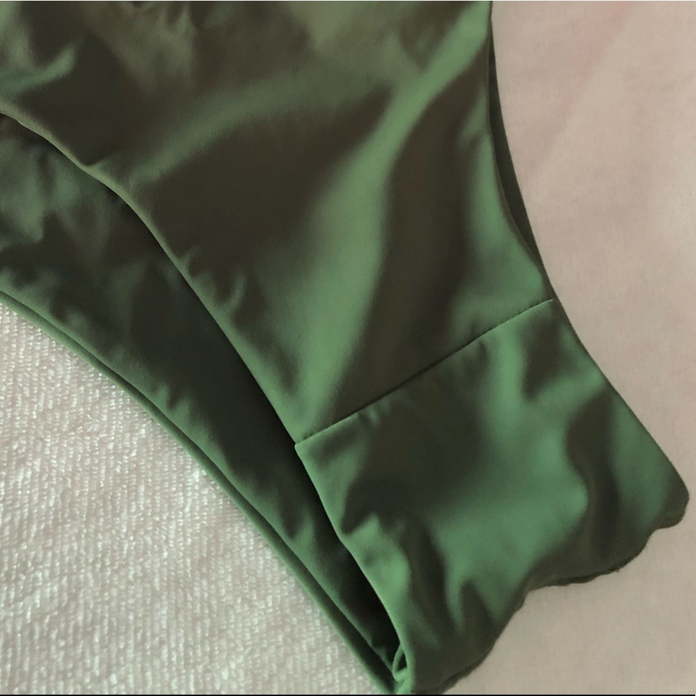 Green bathing suit - Picture 4 of 4